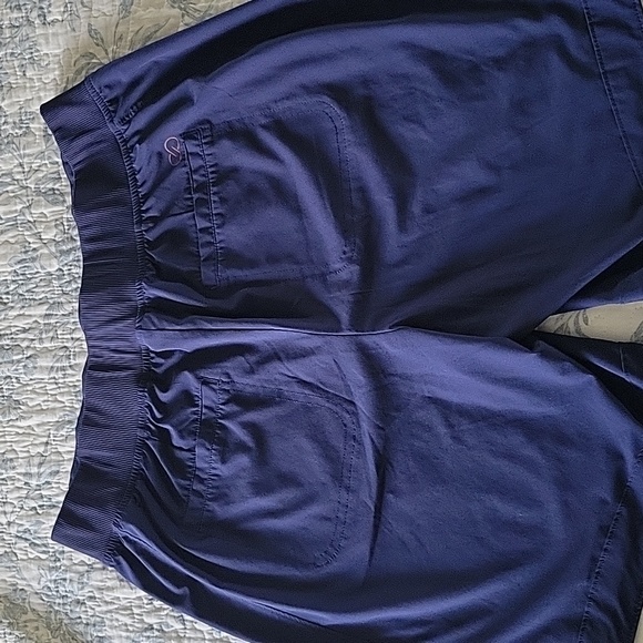 Womens shorts - Picture 3 of 4